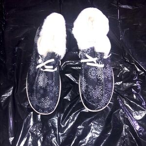 Black and white insulated sneakers